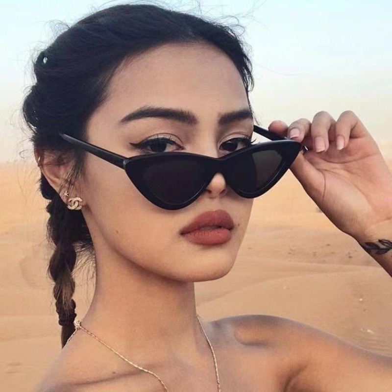 نظارات شمسية نسائية مثيرة بتصم - مراجعة Streetwear Brand Red وسعره